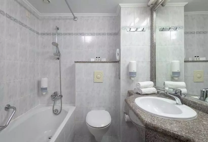 اتاق خانوادگی با چشم‌انداز باغ, Sun Beach Resort