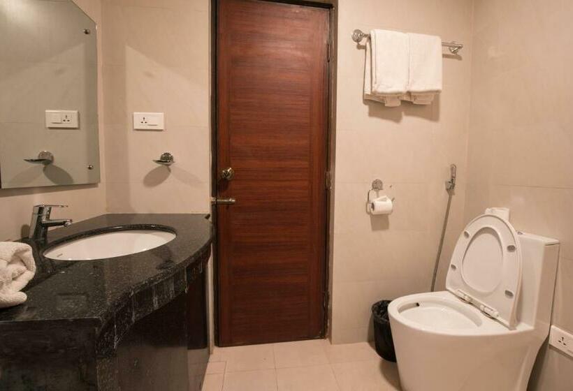 اتاق لوکس خانوادگی, Shaara