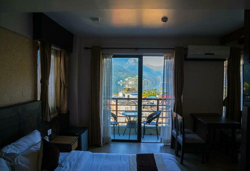 اتاق لوکس, Shaara