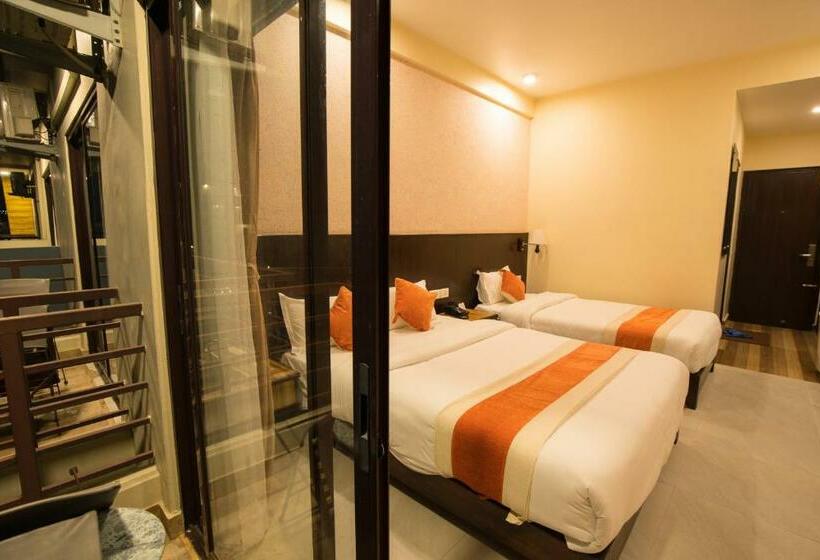 اتاق لوکس خانوادگی, Shaara