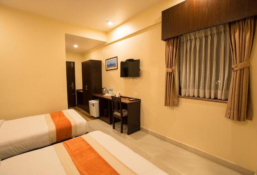 اتاق لوکس خانوادگی, Shaara