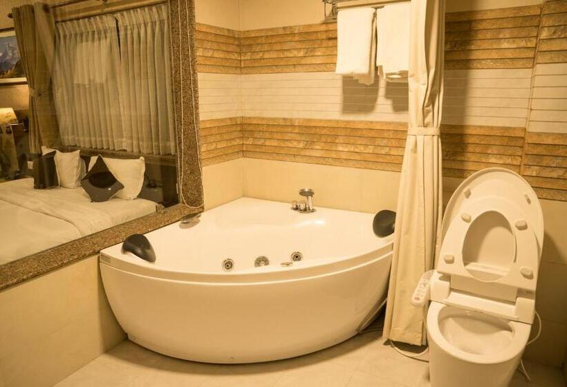 سوییت اجرایی, Shaara