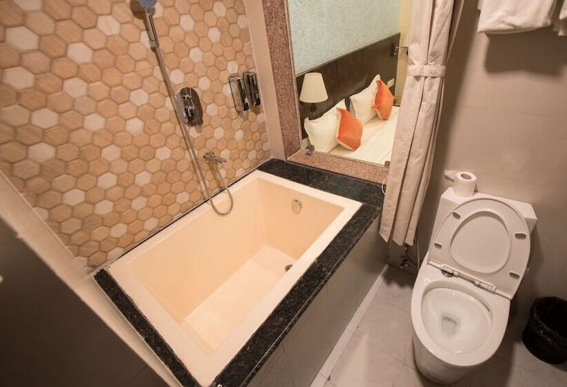 اتاق سوپریور, Shaara