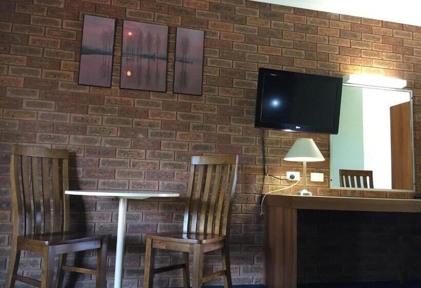 Семейный Номер, The Finley Palm Motor Inn