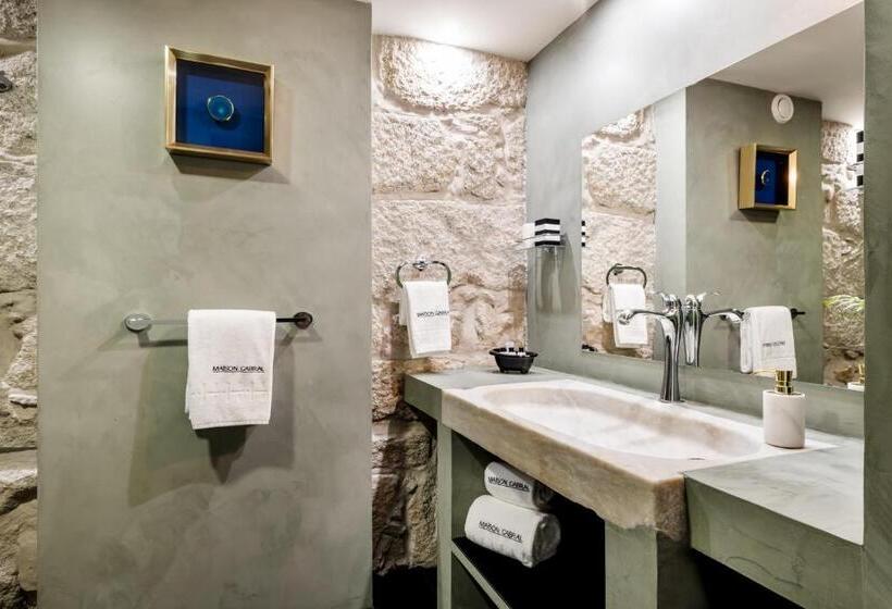 سوییت لوکس, Maison Cabral