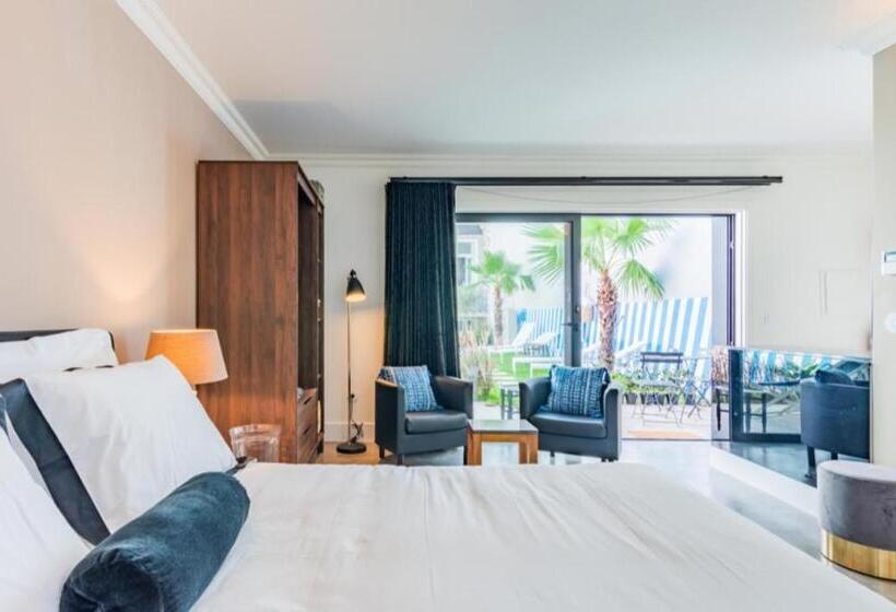 سوییت جونیور با چشمانداز استخر, Maison Cabral