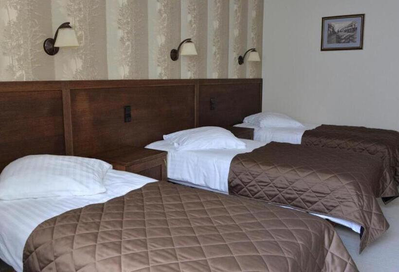 اتاق استاندارد سه نفره, šaulys