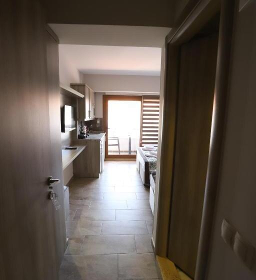 اتاق لوکس با بالکن, Street61 Apart