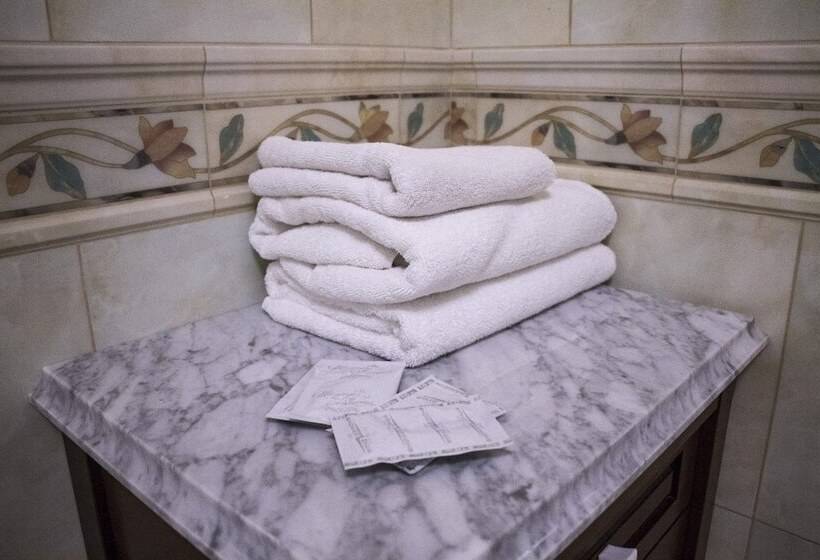 سوییت لوکس, Apart Hotel Queen Margo