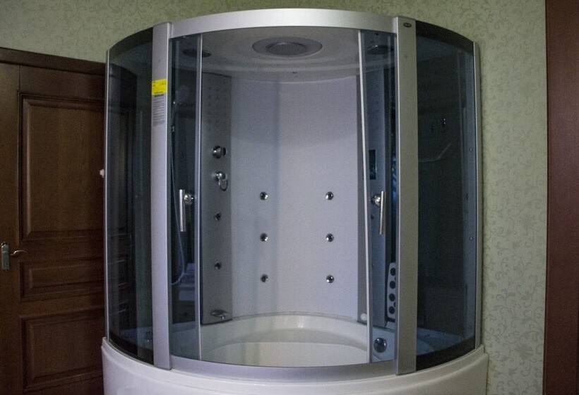 سوییت لوکس, Apart Hotel Queen Margo