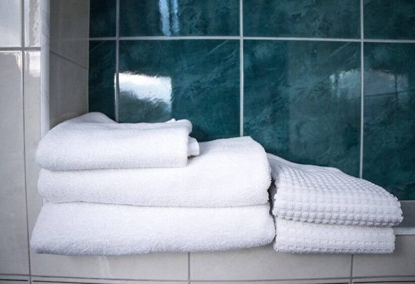 سوییت لوکس, Apart Hotel Queen Margo