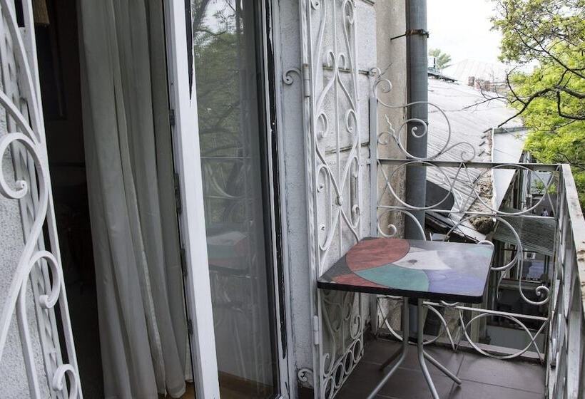 سوییت لوکس, Apart Hotel Queen Margo