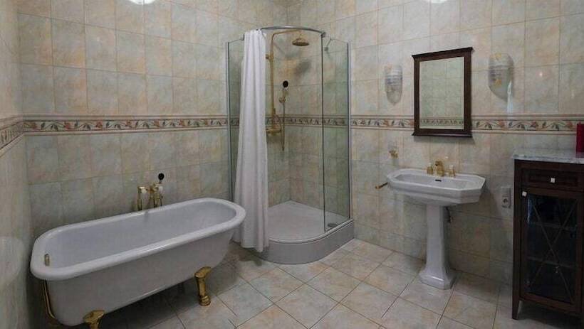 سوییت لوکس, Apart Hotel Queen Margo