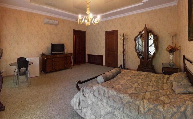 سوییت لوکس, Apart Hotel Queen Margo