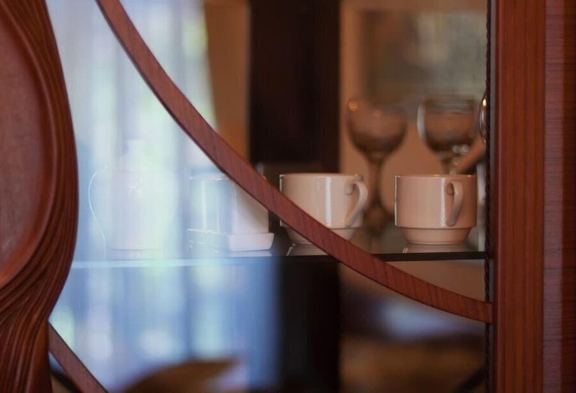 سوییت لوکس, Apart Hotel Queen Margo