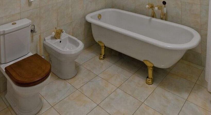 سوییت لوکس, Apart Hotel Queen Margo