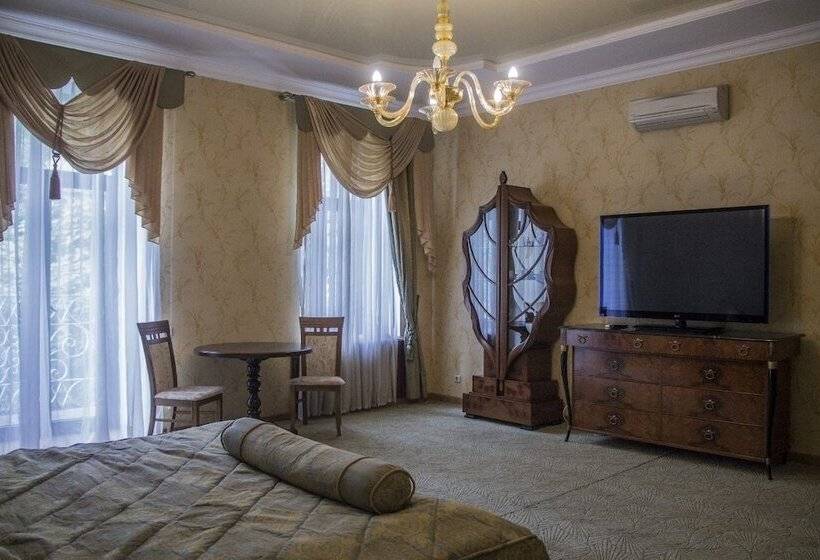 سوییت لوکس, Apart Hotel Queen Margo