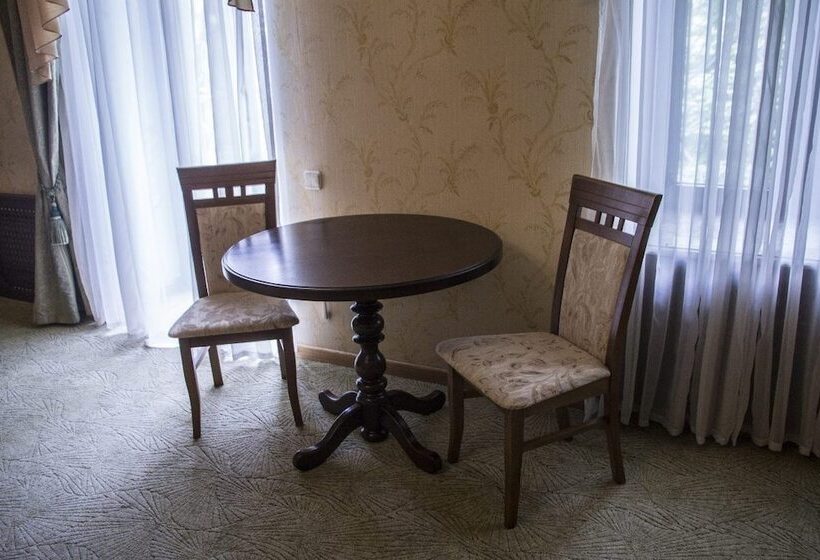 سوییت لوکس, Apart Hotel Queen Margo