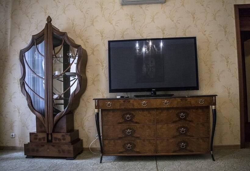 سوییت لوکس, Apart Hotel Queen Margo