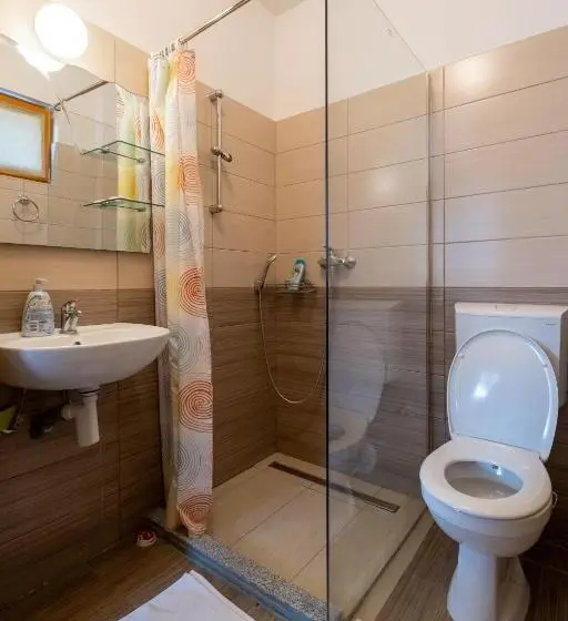 اتاق لوکس سه تخته, Guesthouse Rose