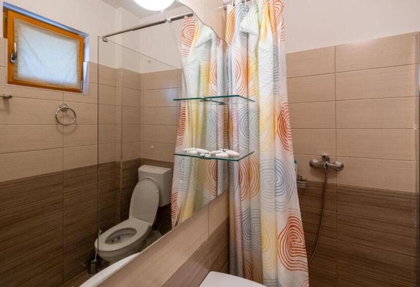 اتاق لوکس سه تخته, Guesthouse Rose