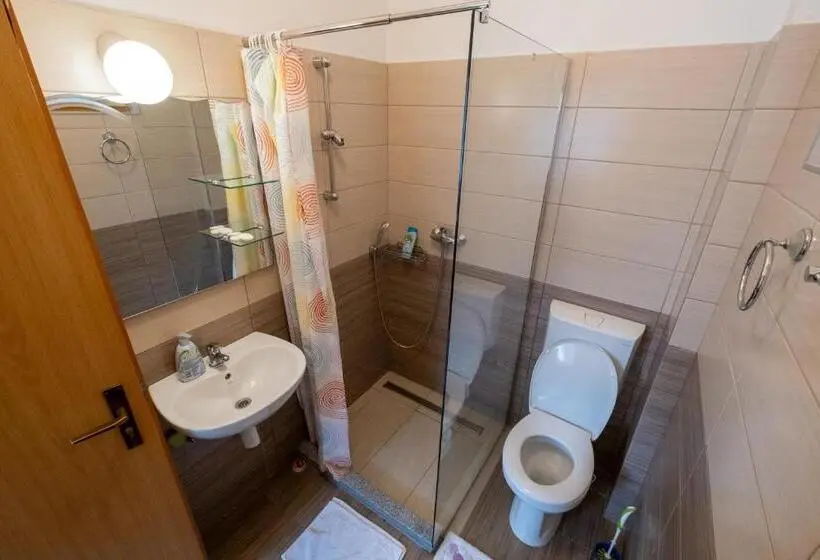 اتاق لوکس سه تخته, Guesthouse Rose