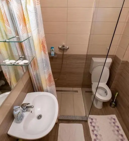 اتاق لوکس سه تخته, Guesthouse Rose