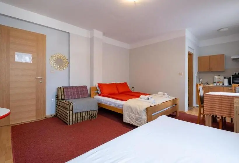 اتاق لوکس سه تخته, Guesthouse Rose