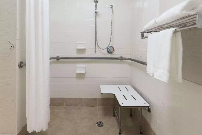 身障者適用キングサイズベッドルーム, Homewood Suites By Hilton Raleigh Durham Ap/research Triangle