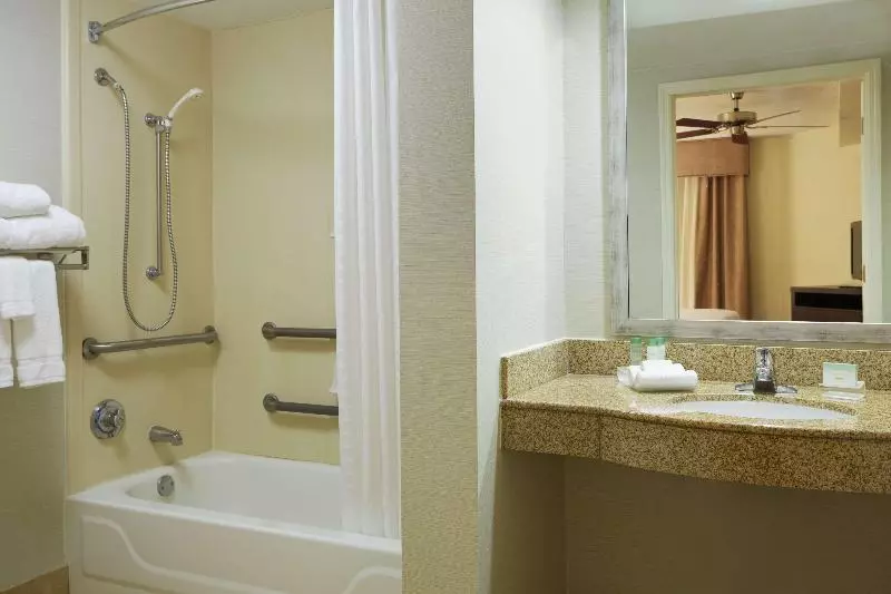 キングサイズベッドのスイートルーム, Homewood Suites By Hilton Raleigh Durham Ap/research Triangle