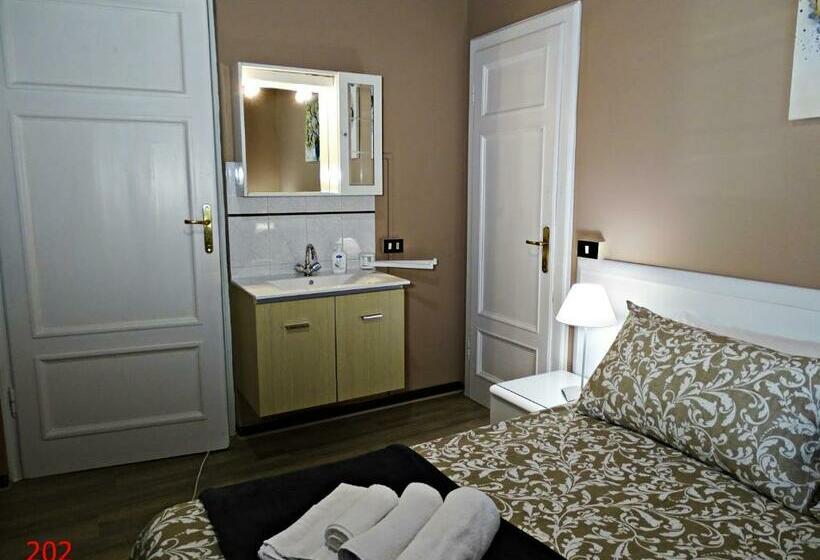 اتاق استاندارد با سرویس بهداشتی مشترک, Affittacamere Arancio