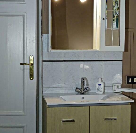 اتاق استاندارد با سرویس بهداشتی مشترک, Affittacamere Arancio