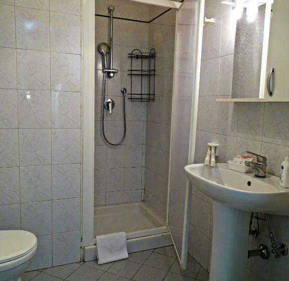اتاق استاندارد با سرویس بهداشتی مشترک, Affittacamere Arancio
