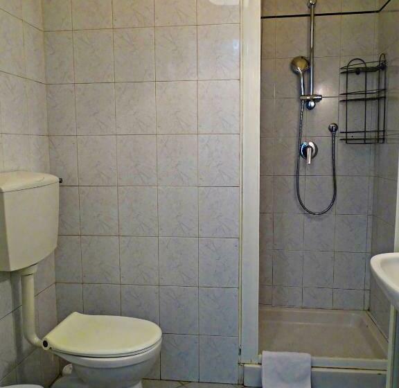 اتاق استاندارد با سرویس بهداشتی مشترک, Affittacamere Arancio