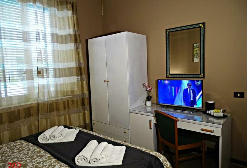 اتاق استاندارد با سرویس بهداشتی مشترک, Affittacamere Arancio