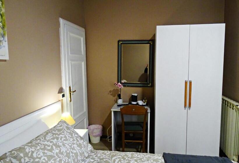 اتاق استاندارد با سرویس بهداشتی مشترک, Affittacamere Arancio