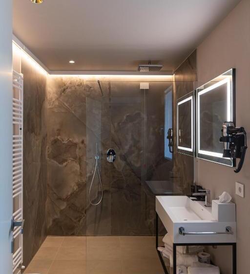 Suite with lake view, Cristal