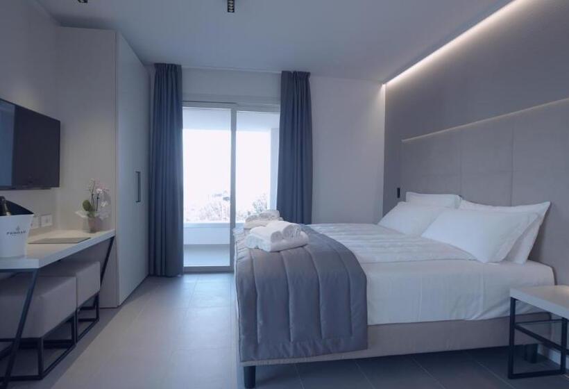 Suite with lake view, Cristal