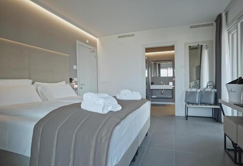 Suite with lake view, Cristal