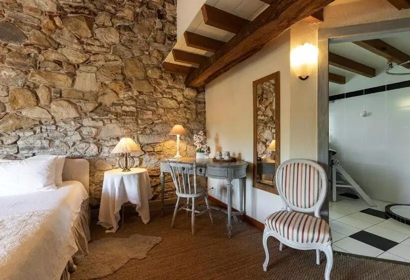 اتاق لوکس, Domaine De Bassilour