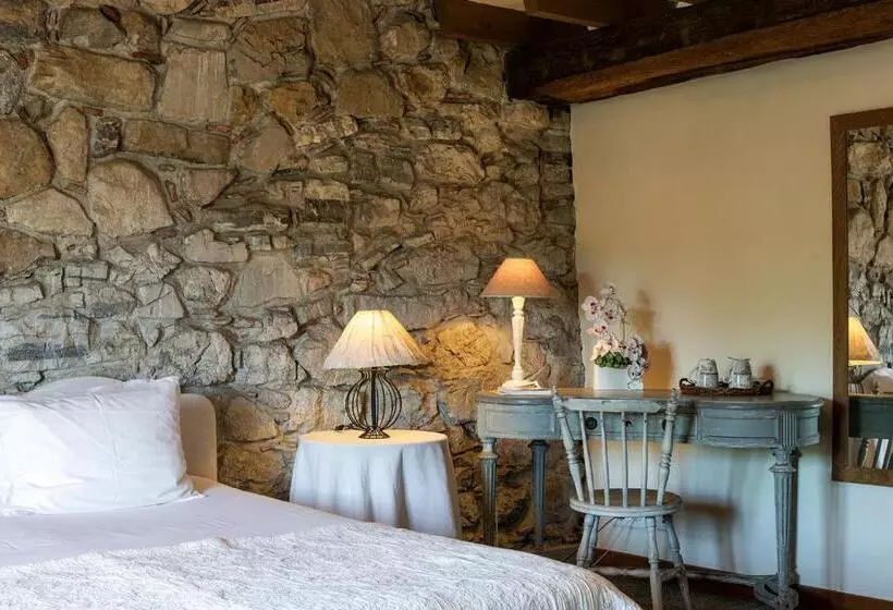 اتاق لوکس, Domaine De Bassilour