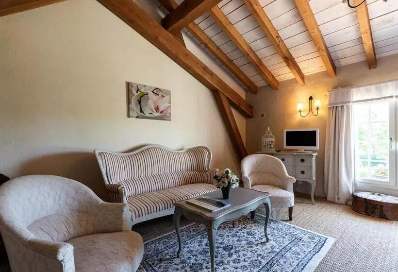 اتاق لوکس, Domaine De Bassilour