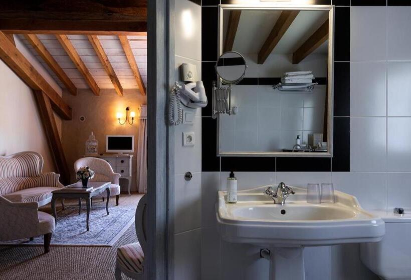 디럭스 룸, Domaine De Bassilour