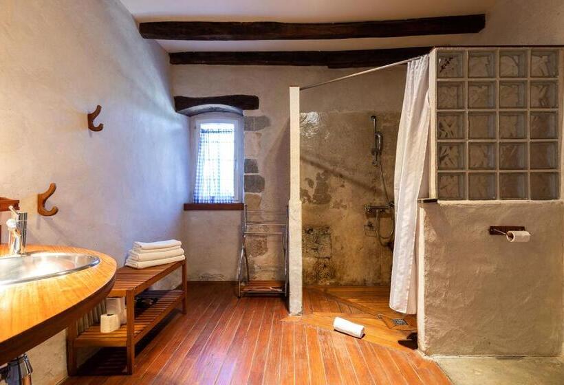 스탠다드 스튜디오, Domaine De Bassilour