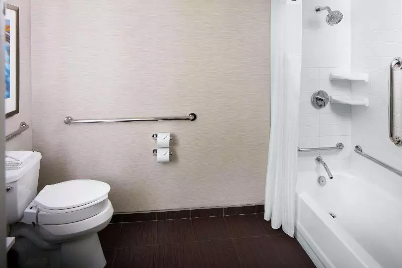اتاق اجرایی با تخت بزرگ, Hilton Albany