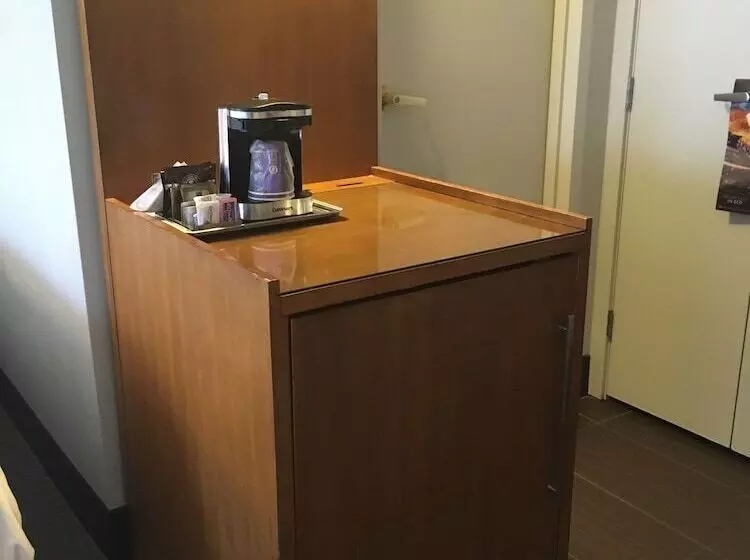اتاق اجرایی با تخت بزرگ, Hilton Albany