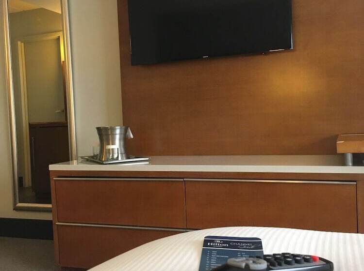 스위트 킹사이즈 침대, Hilton Albany