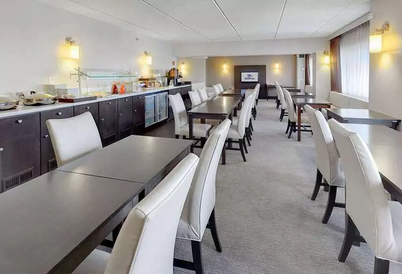سوئیت با تخت بزرگ, Hilton Albany