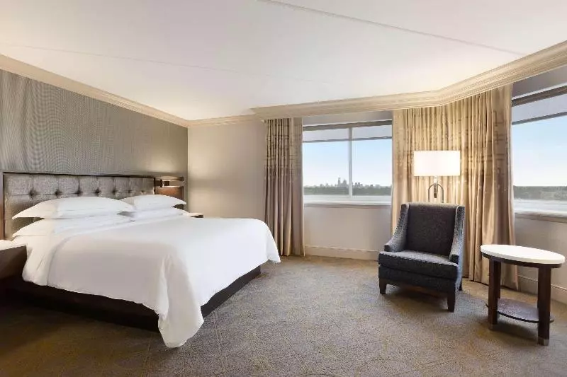اتاق سوپریور با تخت بزرگ, Hilton Philadelphia City Avenue
