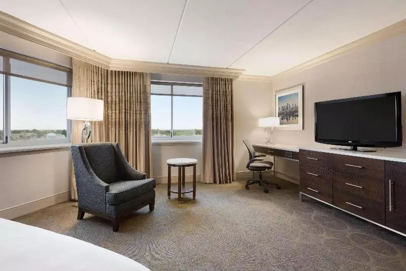 اتاق سوپریور با تخت بزرگ, Hilton Philadelphia City Avenue